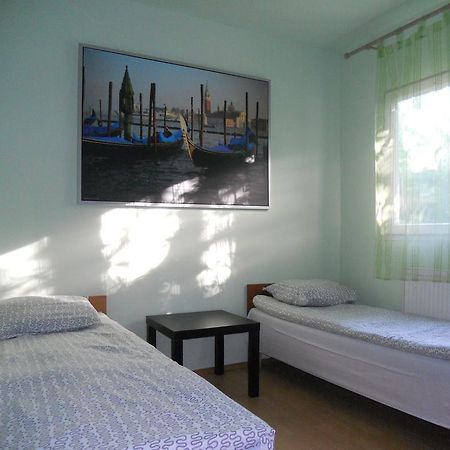 Kwatery Pracownicze Twardowski Warsawa Ruang foto